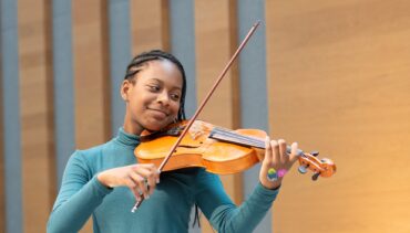 Chetham's violin student performs