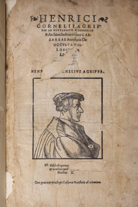 The title page of another copy of the De occulta philosophia. At the top of the page, the title is arranged in increasingly shorter lines to form an inverted triangle. Beneath it is a woodcut portrait of the author in profile.
