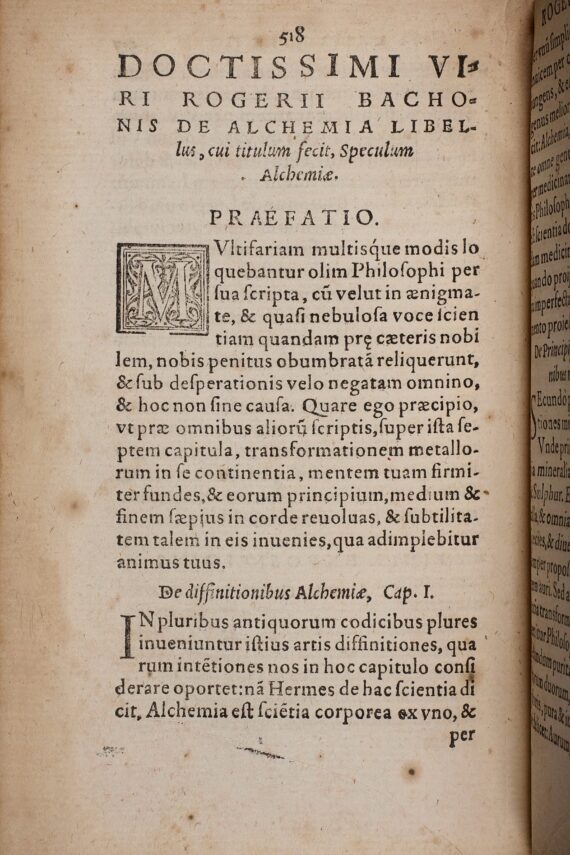 A page from the Alchemiae quam vocant, containing the preface of a text attributed to Roger Bacon. The first letter of the preface, an ‘M’, is printed from an elaborate woodblock. 
