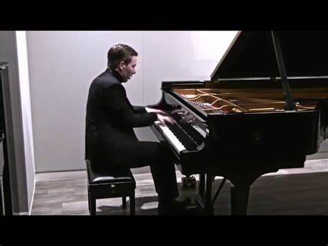 Pianist Thomas Kelly 