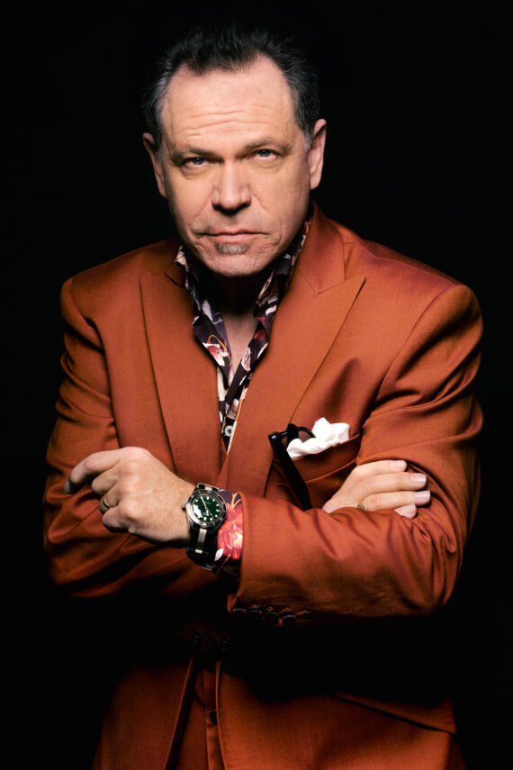 Sing Kurt Elling, wearing an orange blazer