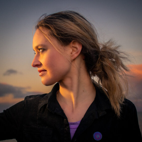 headshot of harpist Esther Swift