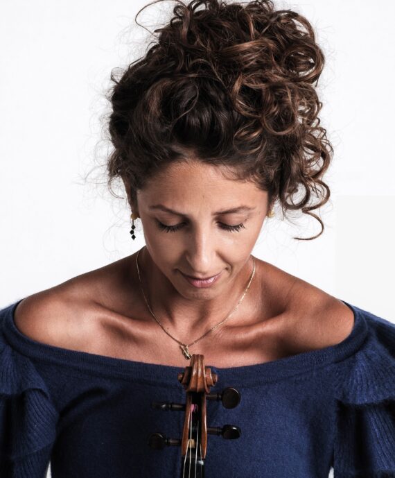 zahra benyounes with violin