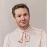 Headshot of singer Dominic Mattos